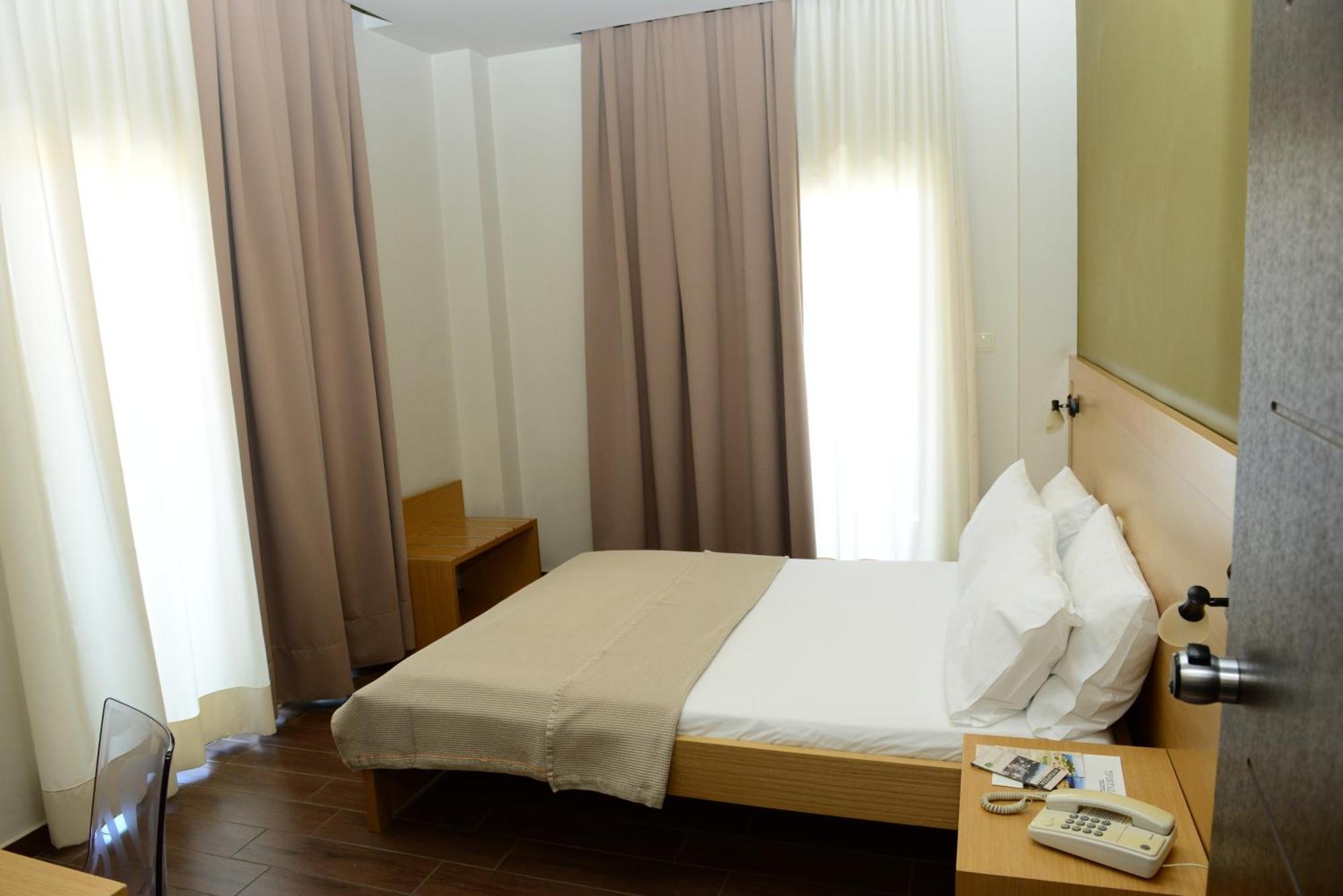 Ionion Hotel Kyparissia Cameră foto